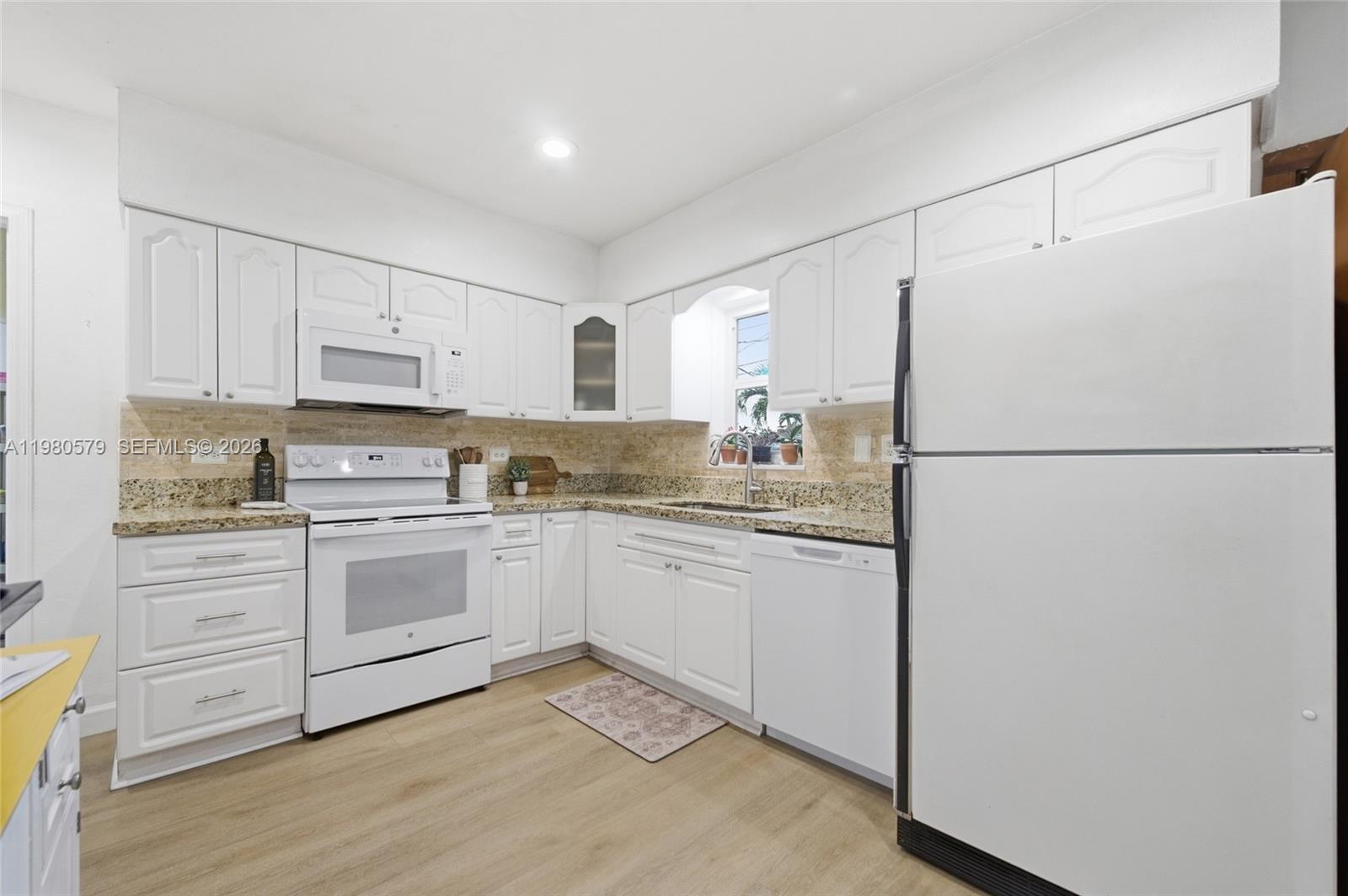 WELWYN MANOR - Residential