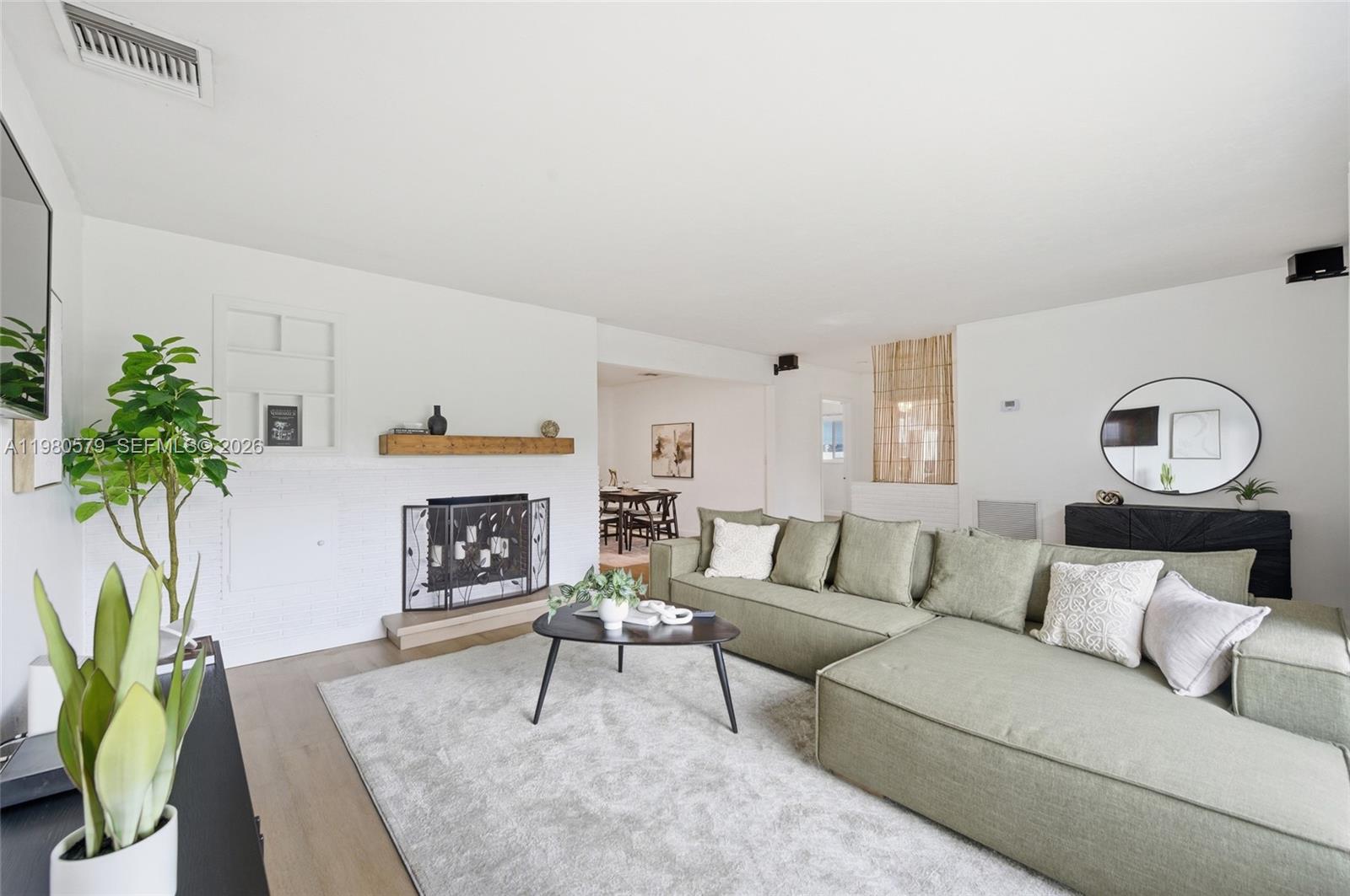 WELWYN MANOR - Residential