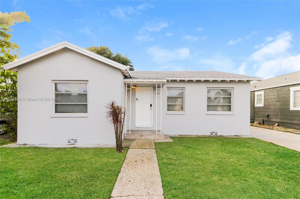 Photo of 527 N 21st Ave N #0, Lake Worth, FL 33460 (MLS # A11594558)