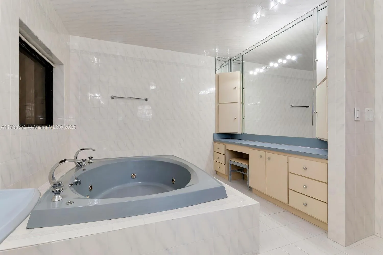 Miami, Florida 33165, United States, 4 Bedrooms Bedrooms, ,3 BathroomsBathrooms,Residential,Pending,13268