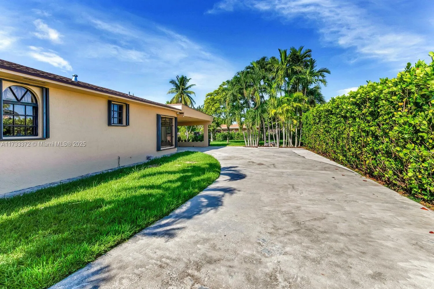 Miami, Florida 33165, United States, 4 Bedrooms Bedrooms, ,3 BathroomsBathrooms,Residential,Pending,13268
