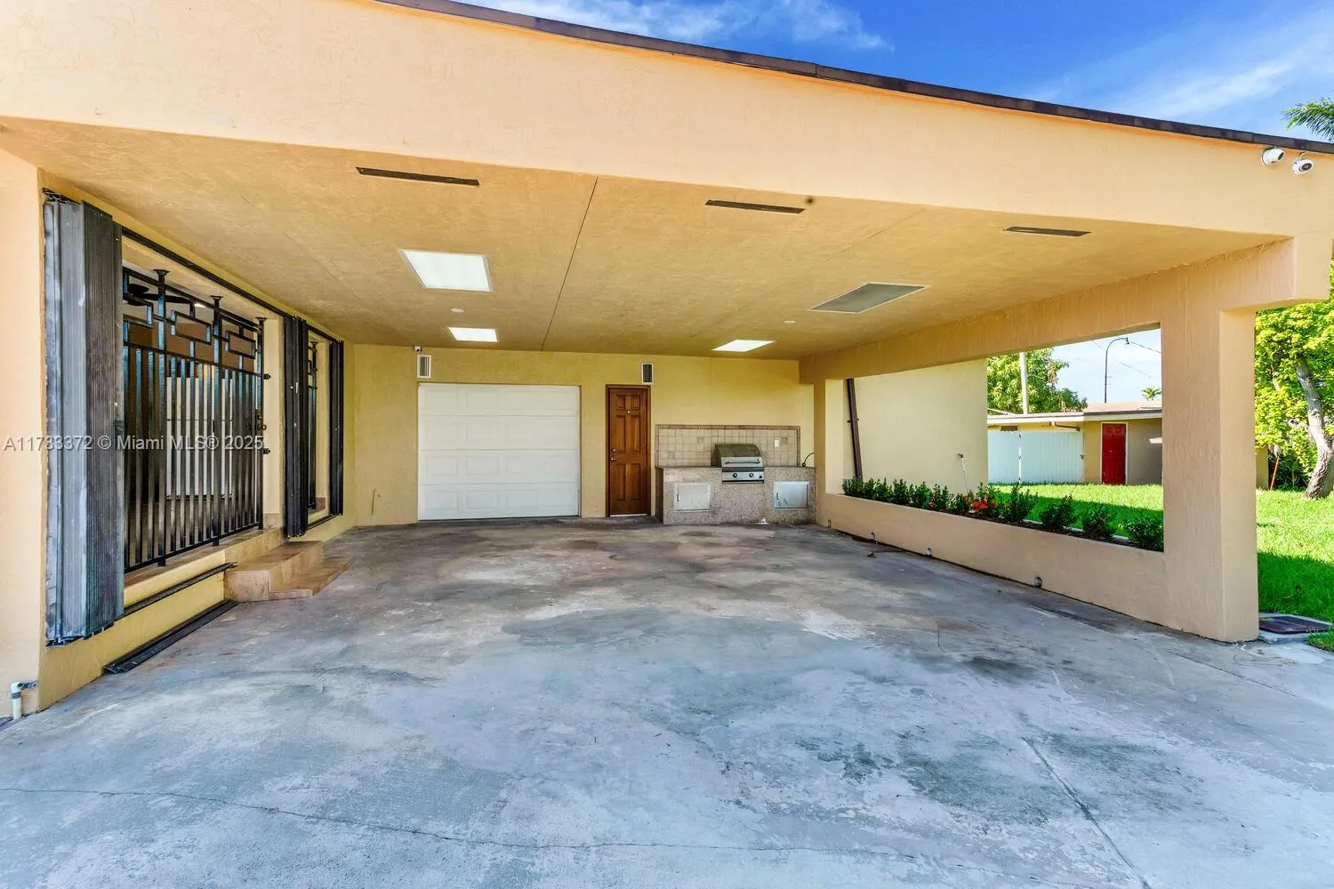 Miami, Florida 33165, United States, 4 Bedrooms Bedrooms, ,3 BathroomsBathrooms,Residential,Pending,13268