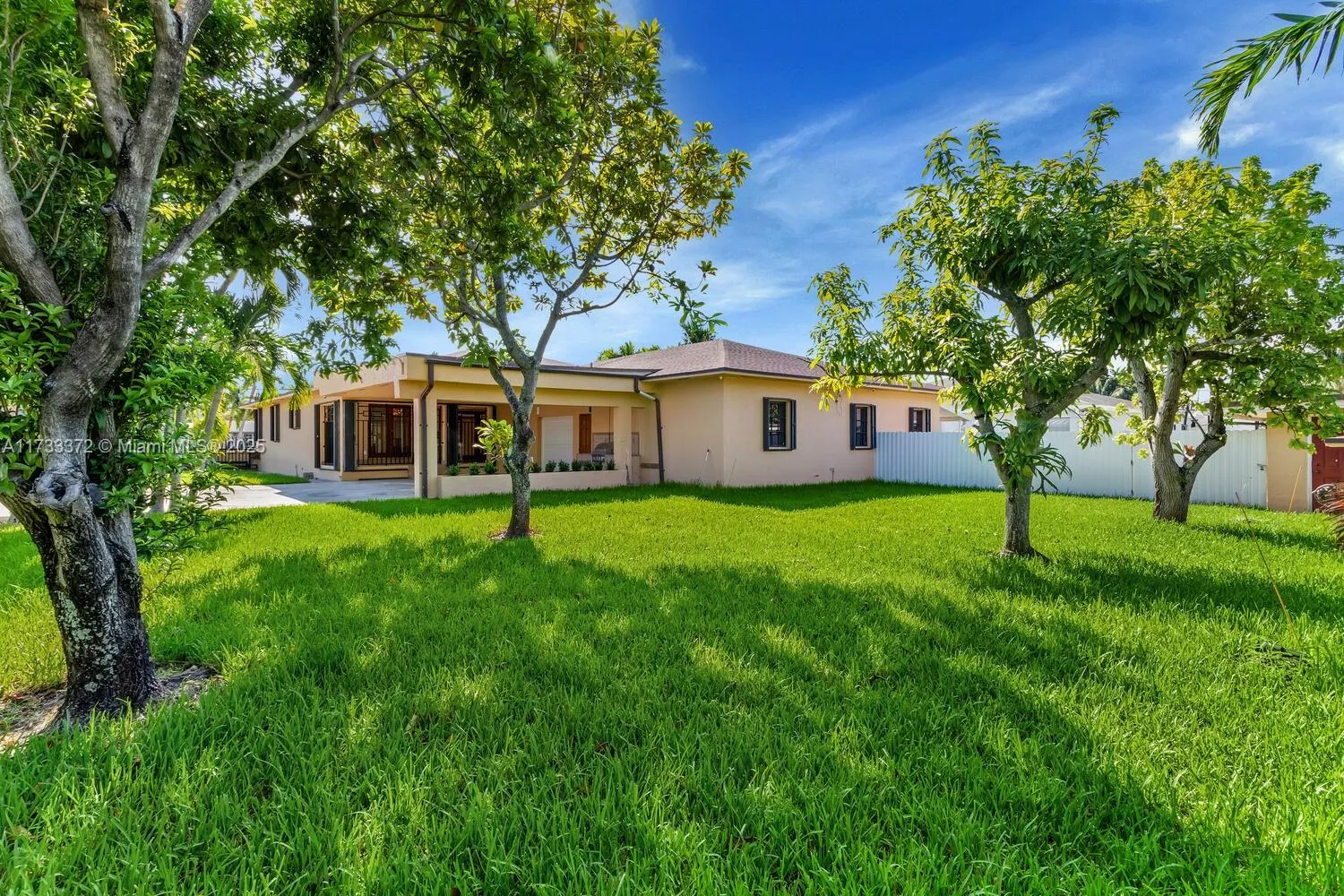 Miami, Florida 33165, United States, 4 Bedrooms Bedrooms, ,3 BathroomsBathrooms,Residential,Pending,13268