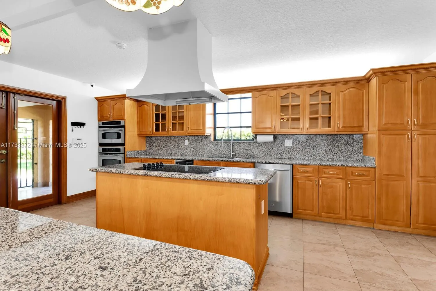 Miami, Florida 33165, United States, 4 Bedrooms Bedrooms, ,3 BathroomsBathrooms,Residential,Pending,13268