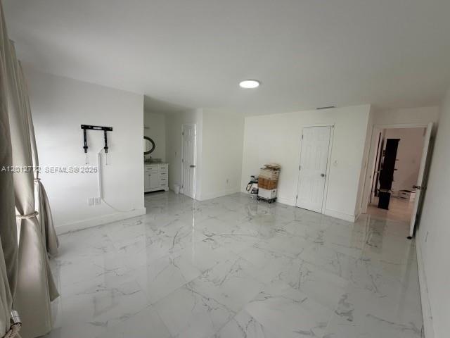INTERNATIONAL GARDENS SEC - Residential Lease