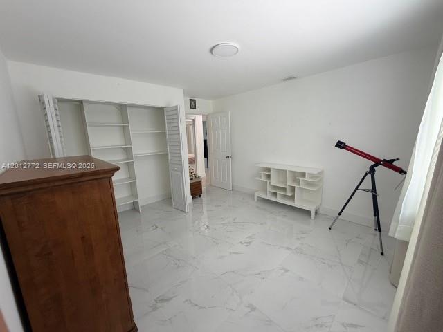 INTERNATIONAL GARDENS SEC - Residential Lease