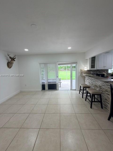 INTERNATIONAL GARDENS SEC - Residential Lease