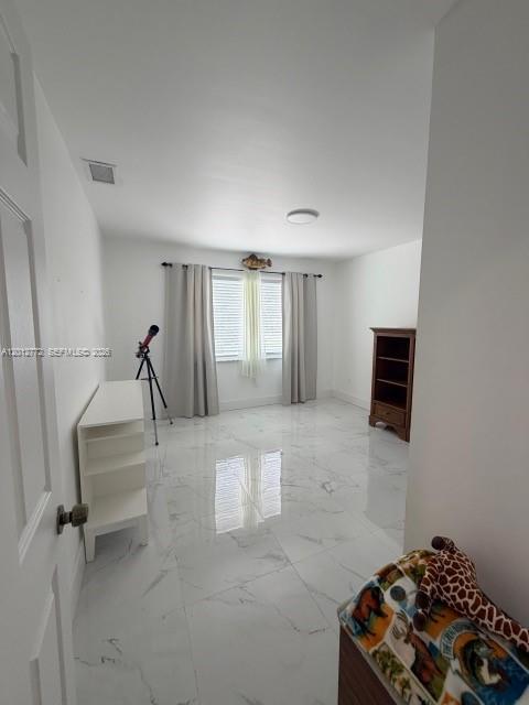 INTERNATIONAL GARDENS SEC - Residential Lease
