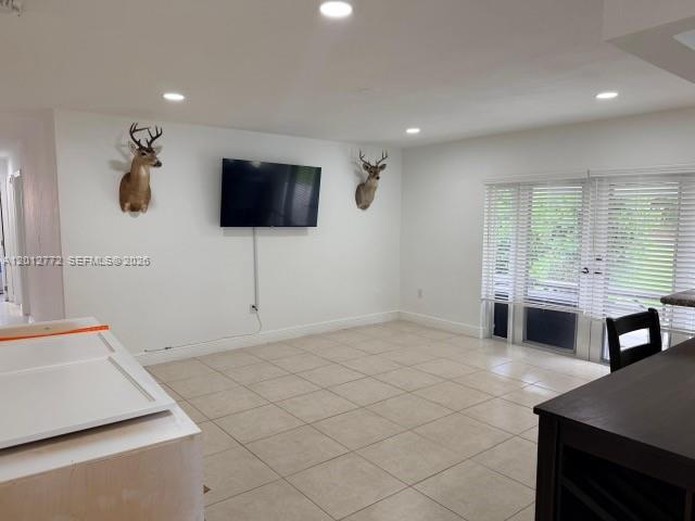 INTERNATIONAL GARDENS SEC - Residential Lease