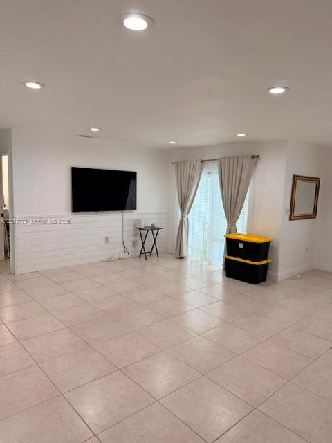 INTERNATIONAL GARDENS SEC - Residential Lease