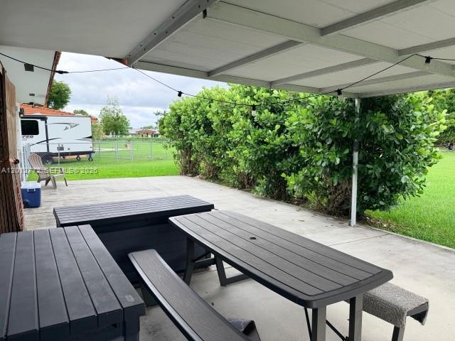 INTERNATIONAL GARDENS SEC - Residential Lease