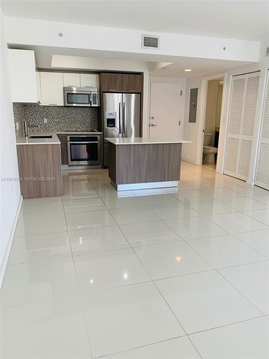 5252 PASEO - Residential Lease