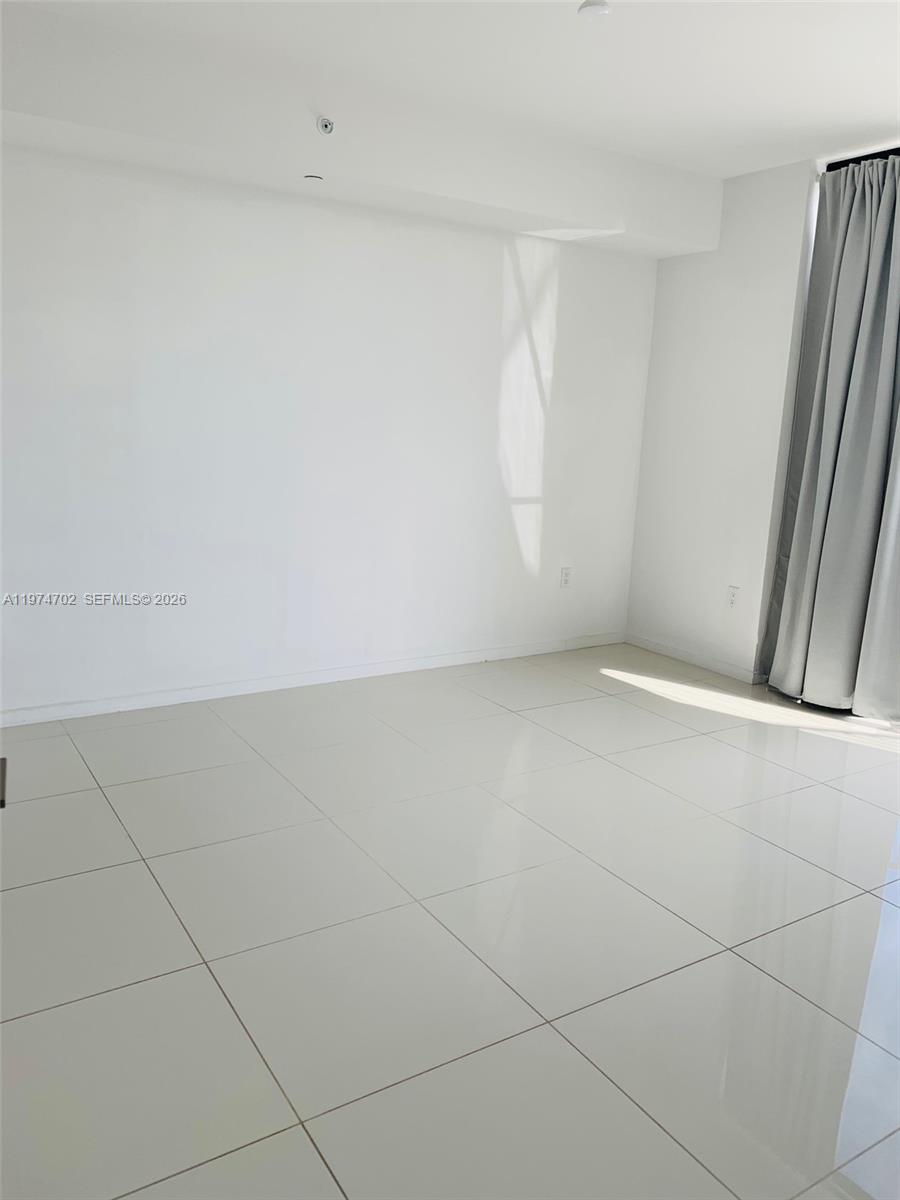 5252 PASEO - Residential Lease