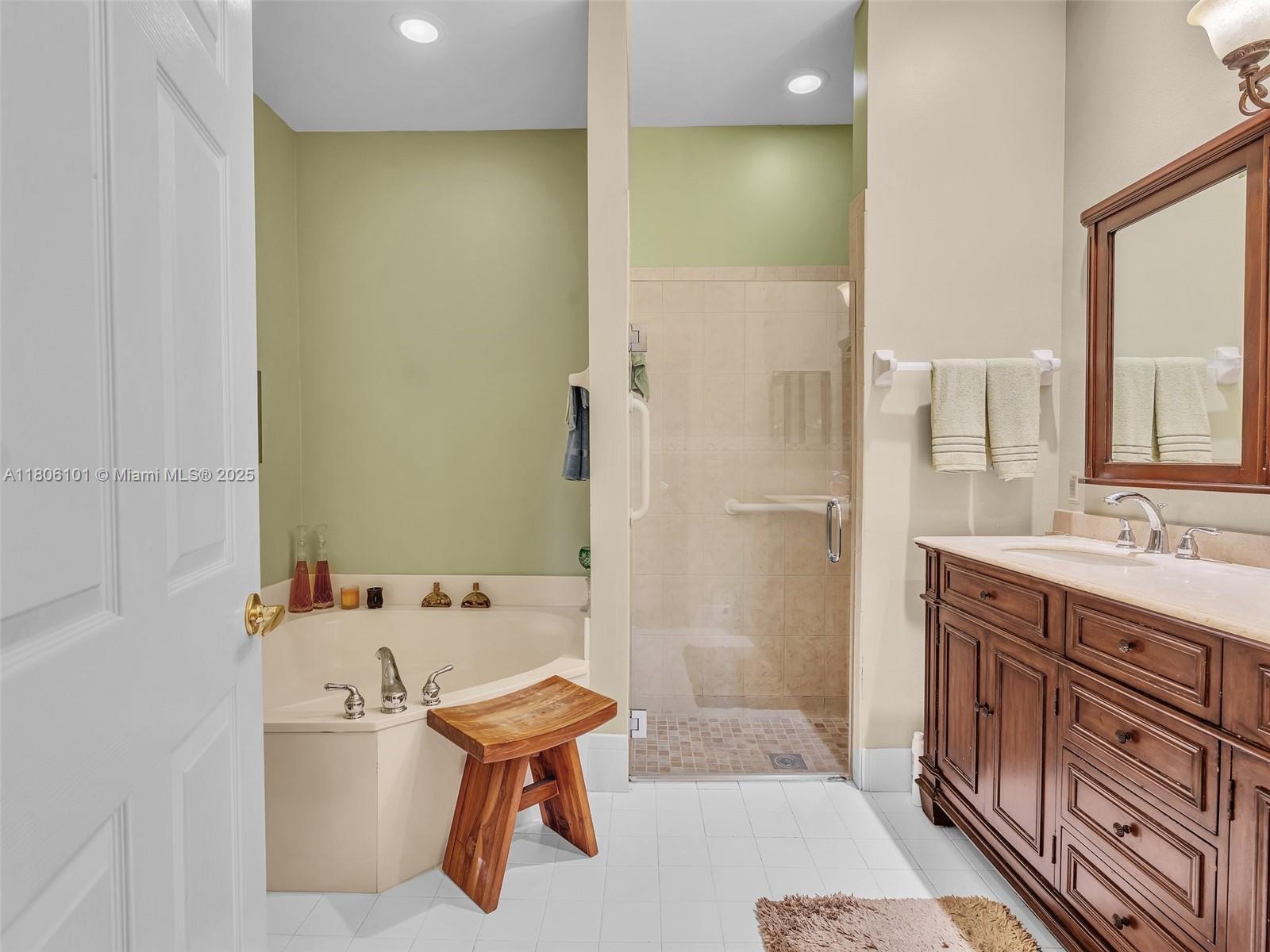2530 E Aragon Blvd 1, Sunrise, Miami-Dade County, Florida - 2 Bedrooms  
2 Bathrooms - 