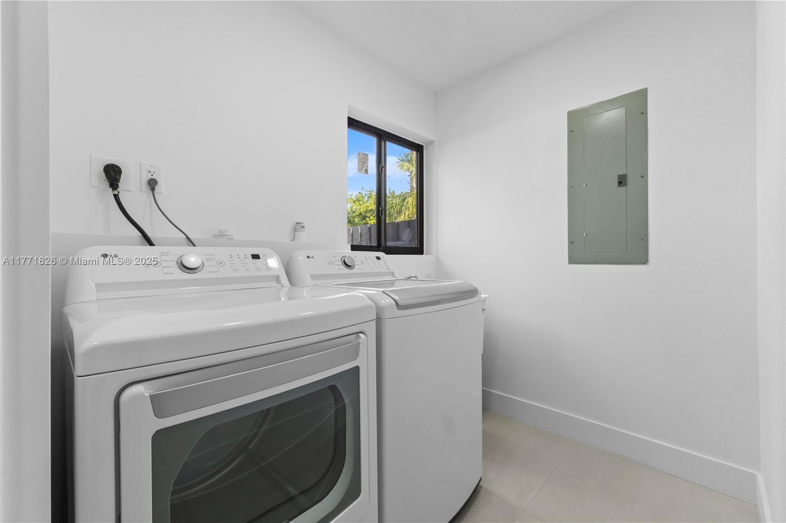 HOLLYWOOD HILLS AMEN PLAT - Residential