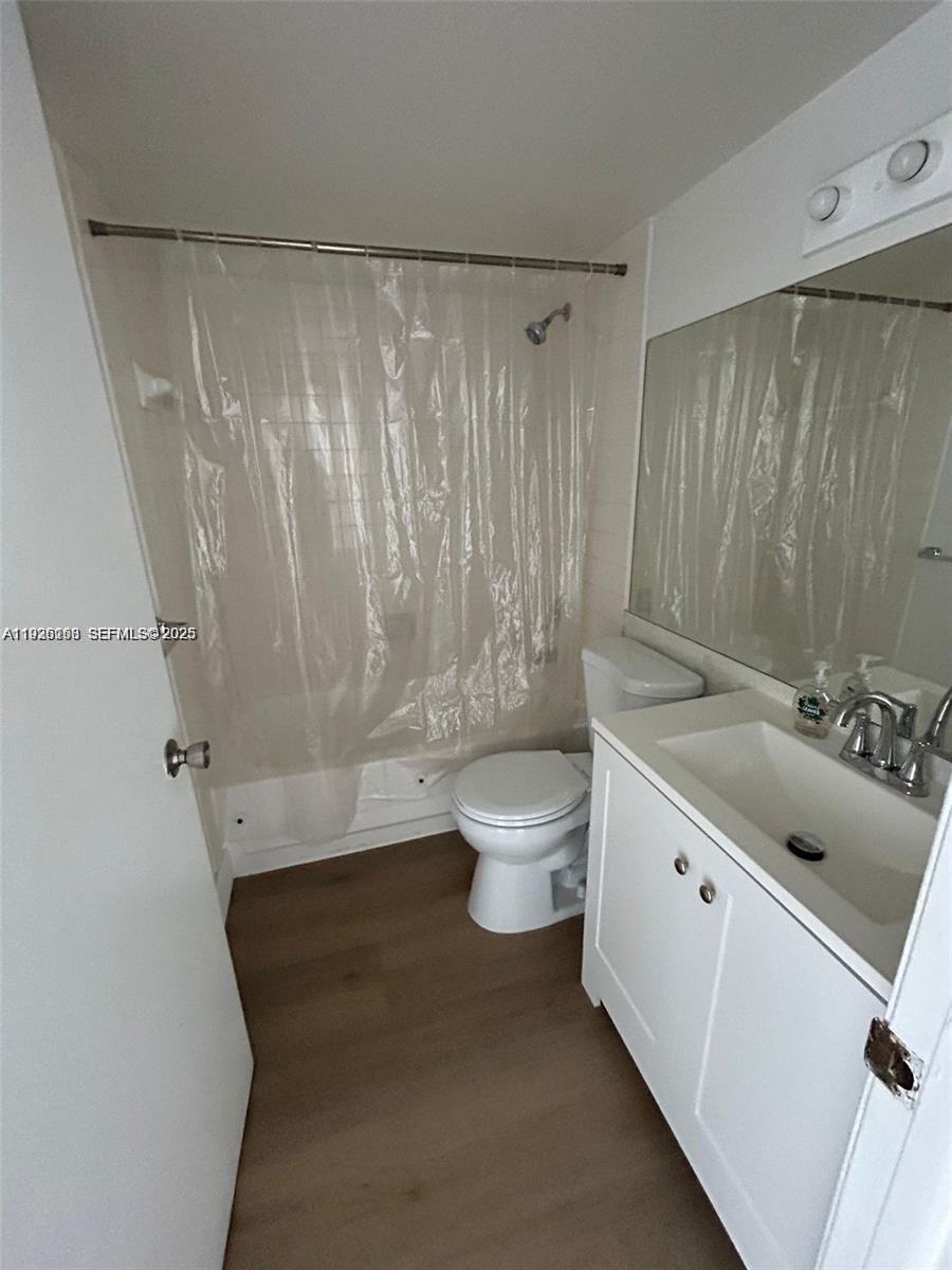 ISOLA CONDO - Residential