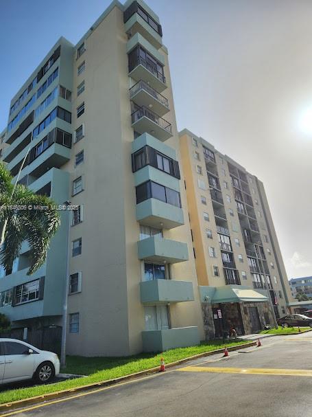 Spacious and bright 2-bedroom, 2-bath condo located on the 10th floor of Half Moon Towers in the heart of Miami! Enjoy open views from your private balcony, tile floors throughout, and an open-concept living/dining area ideal for entertaining. The unit features two full bathrooms, perfect for added convenience or guests. The building offers secured access, assigned parking, a swimming pool, gym, laundry facilities, and more. Centrally located just minutes from the airport, Coral Gables, and Downtown Miami. HOA includes water, trash, building insurance, and amenities. Easy to show