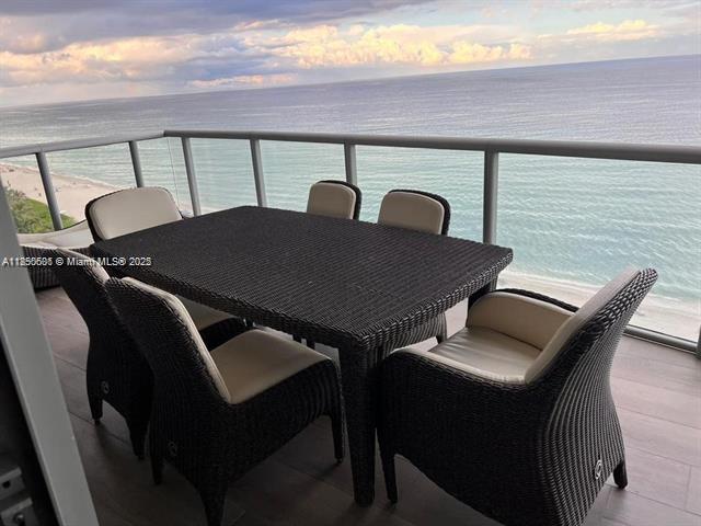 DIRECT OCEAN VIEW AT JADE OCEAN CONDOMINIUM. THIS IS A 1 BEDROOM + DEN AND 2 FULL BATHROOMS,
THE APARTMENT IS FULLY FURNISHED, AND IT IS AVAILABLE FOR 6 MONTHS RENTAL PERIOD OR MORE, THE
UNIT IS EQUIPPED WITH TOP OF THE LINE APPLIANCES AND ELEGANT DECORATION. THE AMENITIES INCLUDE:
CONCIERGE, FRONT DESK, BEACH SERVICE, COMPLEMENTARY VALET ATTENDANCE FOR GUESTS, 24-HR
SECURITY, 2 POOLS, FULL SPA, GYM, PRIVATE MOVIE THEATER, CHILDREN’S PLAYROOM, BUSINESS CENTER &
PARTY ROOM. EASY SHOWINGS, PLEASE CALL FOR FURTHER INSTRUCTIONS. AVAILABLE FROM Sep 15, 2025 - March 15, 2026.
