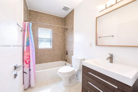 Tiny photo for 471 SW 30th Rd, Miami, FL 33129 (MLS # A12003924)