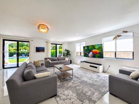 Tiny photo for 471 SW 30th Rd, Miami, FL 33129 (MLS # A12003924)