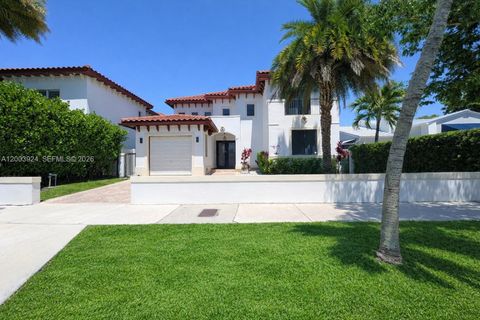 Tiny photo for 471 SW 30th Rd, Miami, FL 33129 (MLS # A12003924)