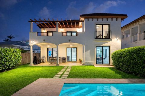 Tiny photo for 471 SW 30th Rd, Miami, FL 33129 (MLS # A12003924)