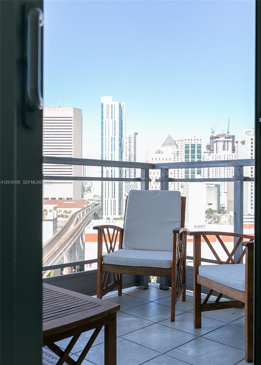 IVY CONDO - Residential Lease