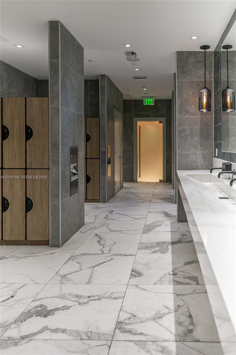 IVY CONDO - Residential Lease