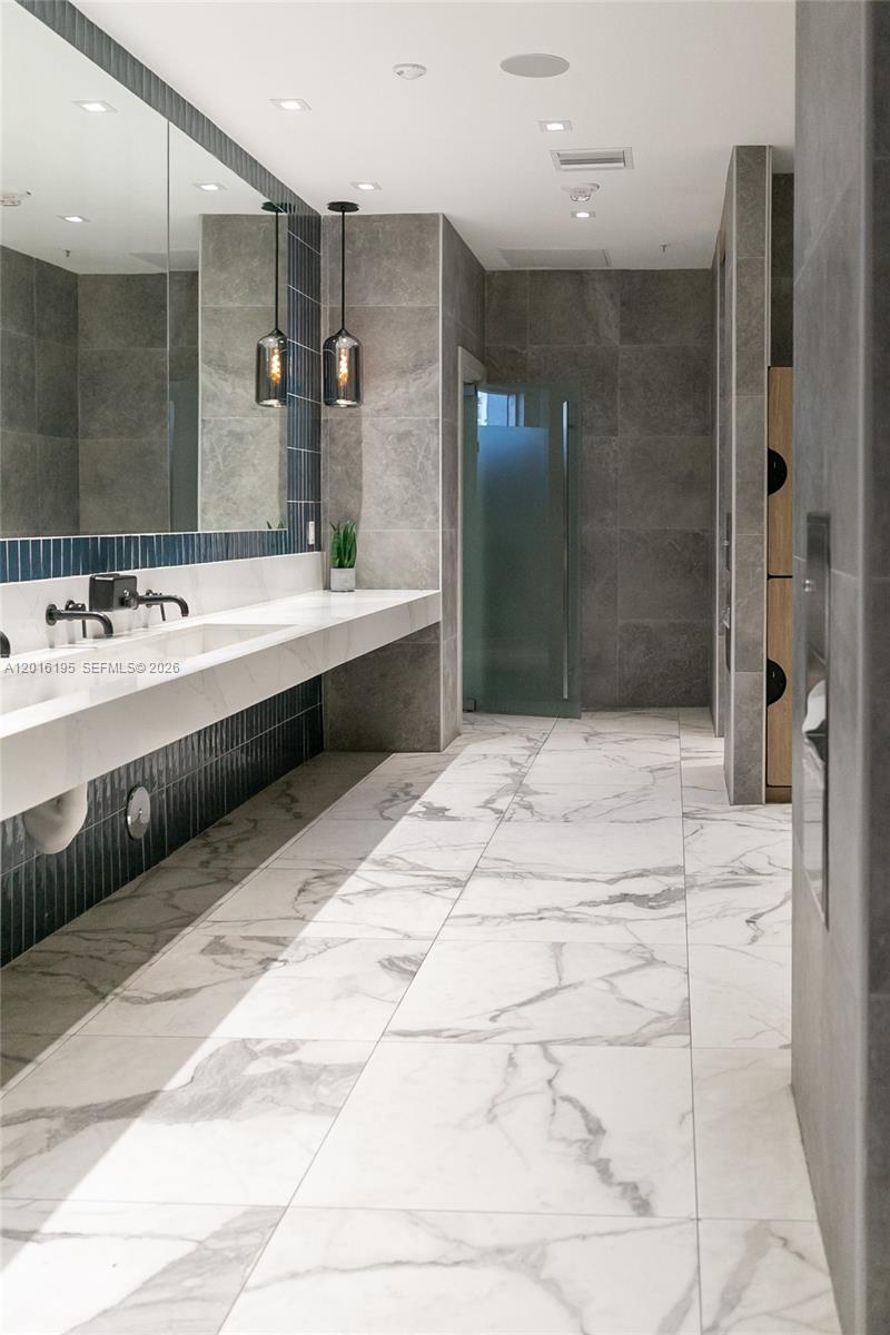 IVY CONDO - Residential Lease