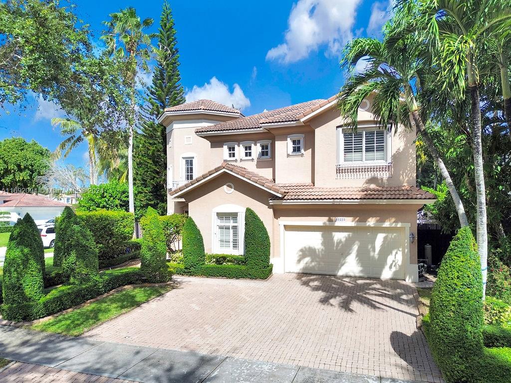 11233 Nw 71st Ter, Doral, Miami-Dade County, Florida - 5 Bedrooms  
3 Bathrooms - 