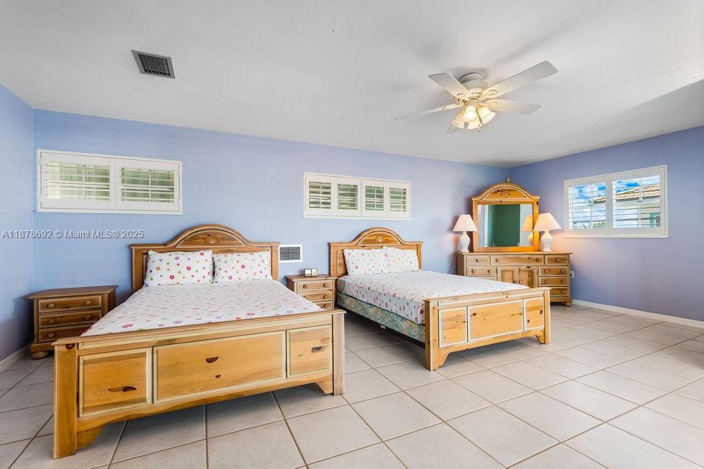 PORT ANTIGUA PLAT NO 5 & - Residential