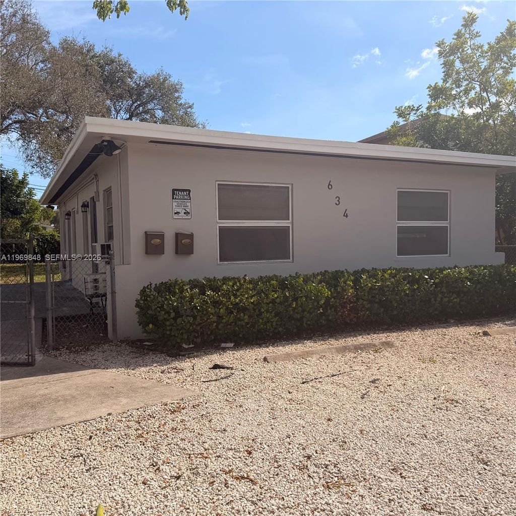 Photo of 634 NW 12th Ave, Fort Lauderdale, FL 33311 (MLS # A11969848)