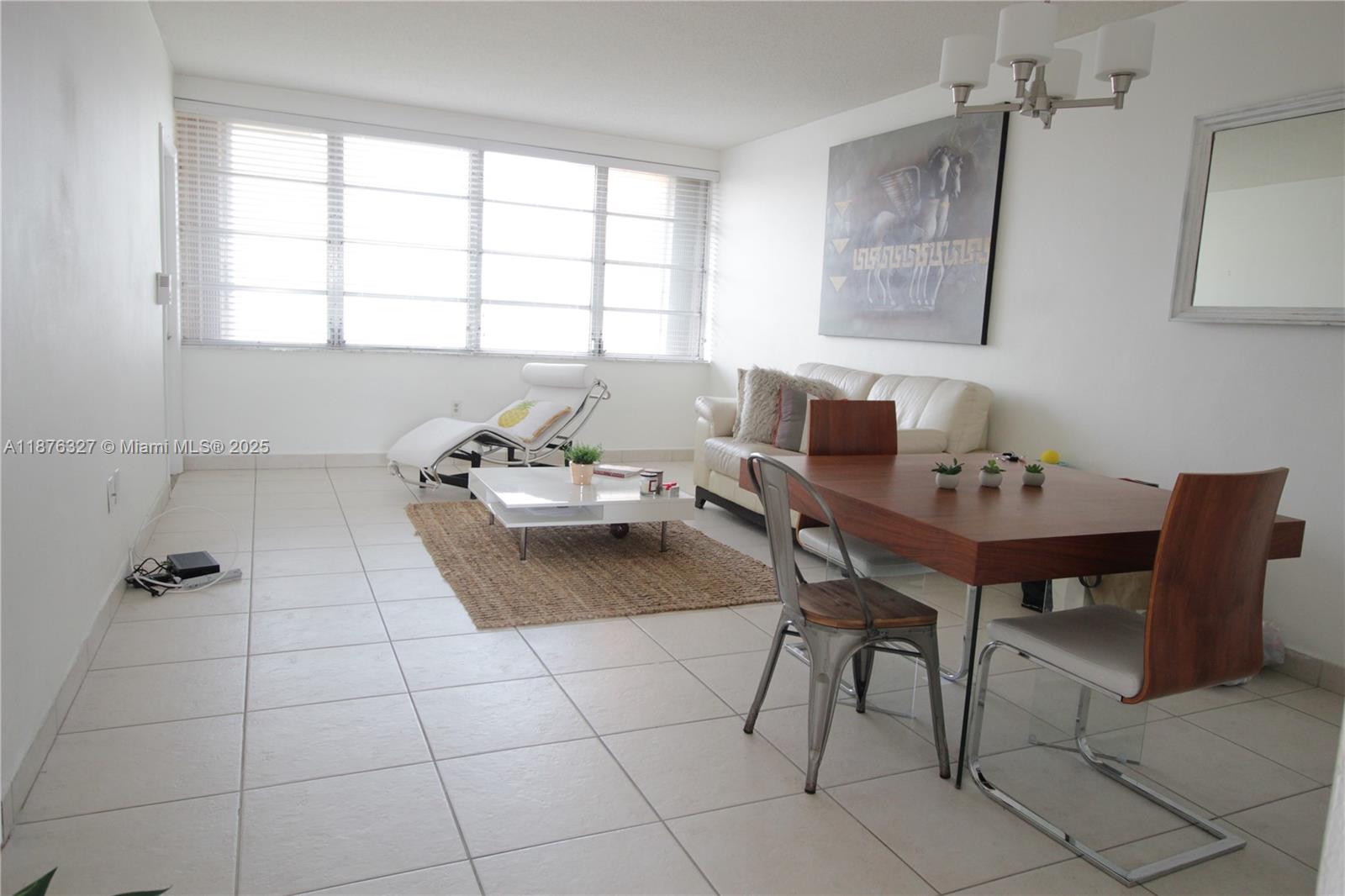 Beautiful condo, located minutes away from Aventura Mall, I95 and mayor Highways. Steps away from a shopping malls. Beautiful lake view from bedroom and living. Renters can use the recreation center located in the ajoining building. Security deposit, First and Last month. Max 2 people allowed to live as per Association