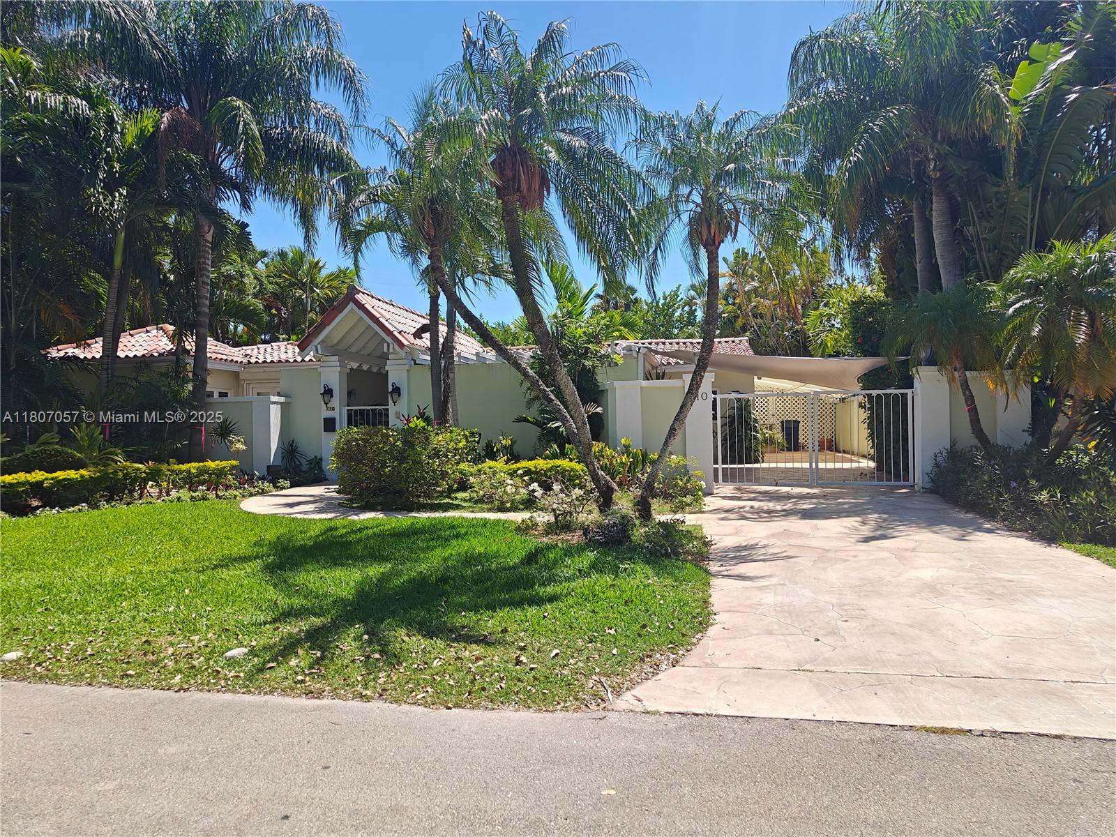 710 Allendale Rd 710, Key Biscayne, Miami-Dade County, Florida - 4 Bedrooms  
3 Bathrooms - 
