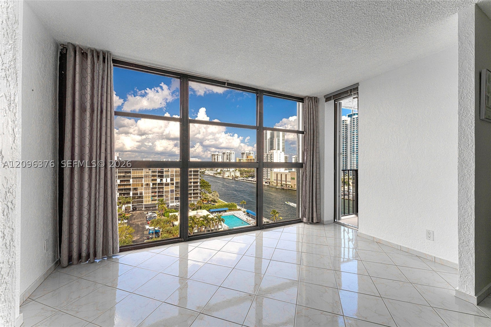 400 Leslie Dr 1117