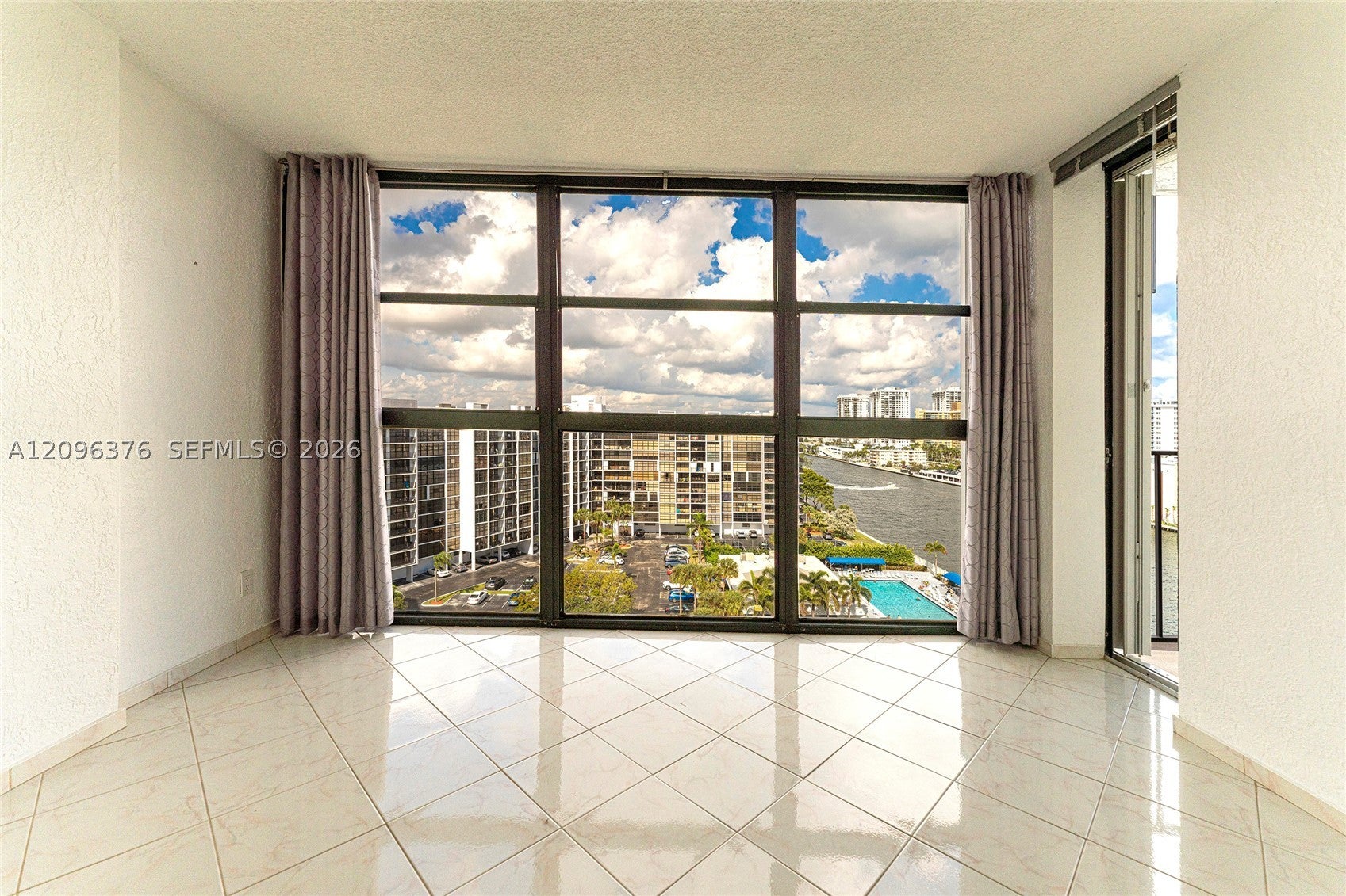400 Leslie Dr 1117