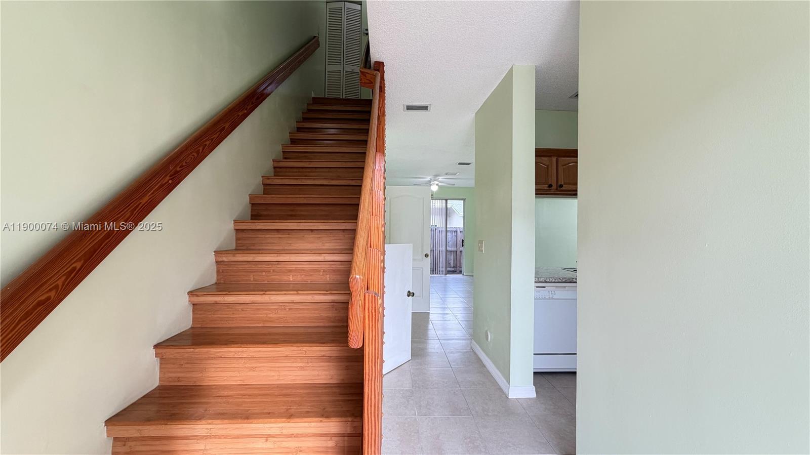 SIERRA RIDGE CONDO M-41 - Residential Lease