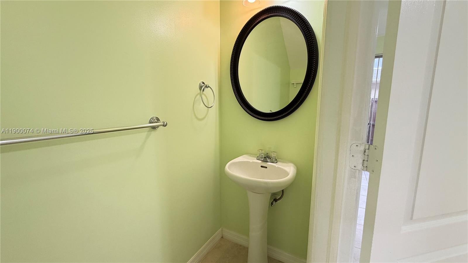 SIERRA RIDGE CONDO M-41 - Residential Lease