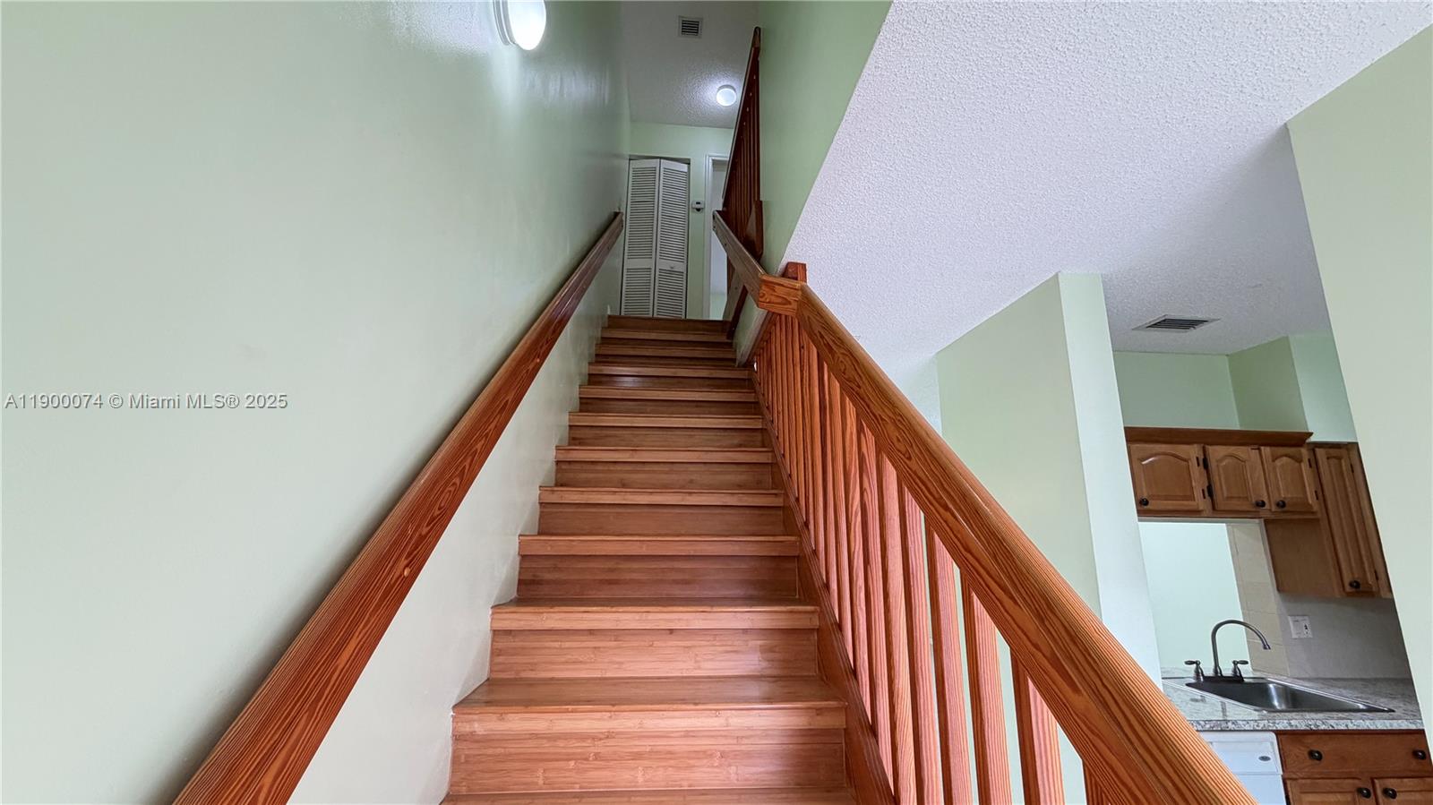 SIERRA RIDGE CONDO M-41 - Residential Lease