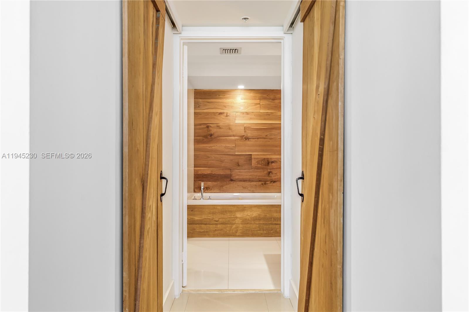 SUNSET HARBOUR SOUTH COND - Residential