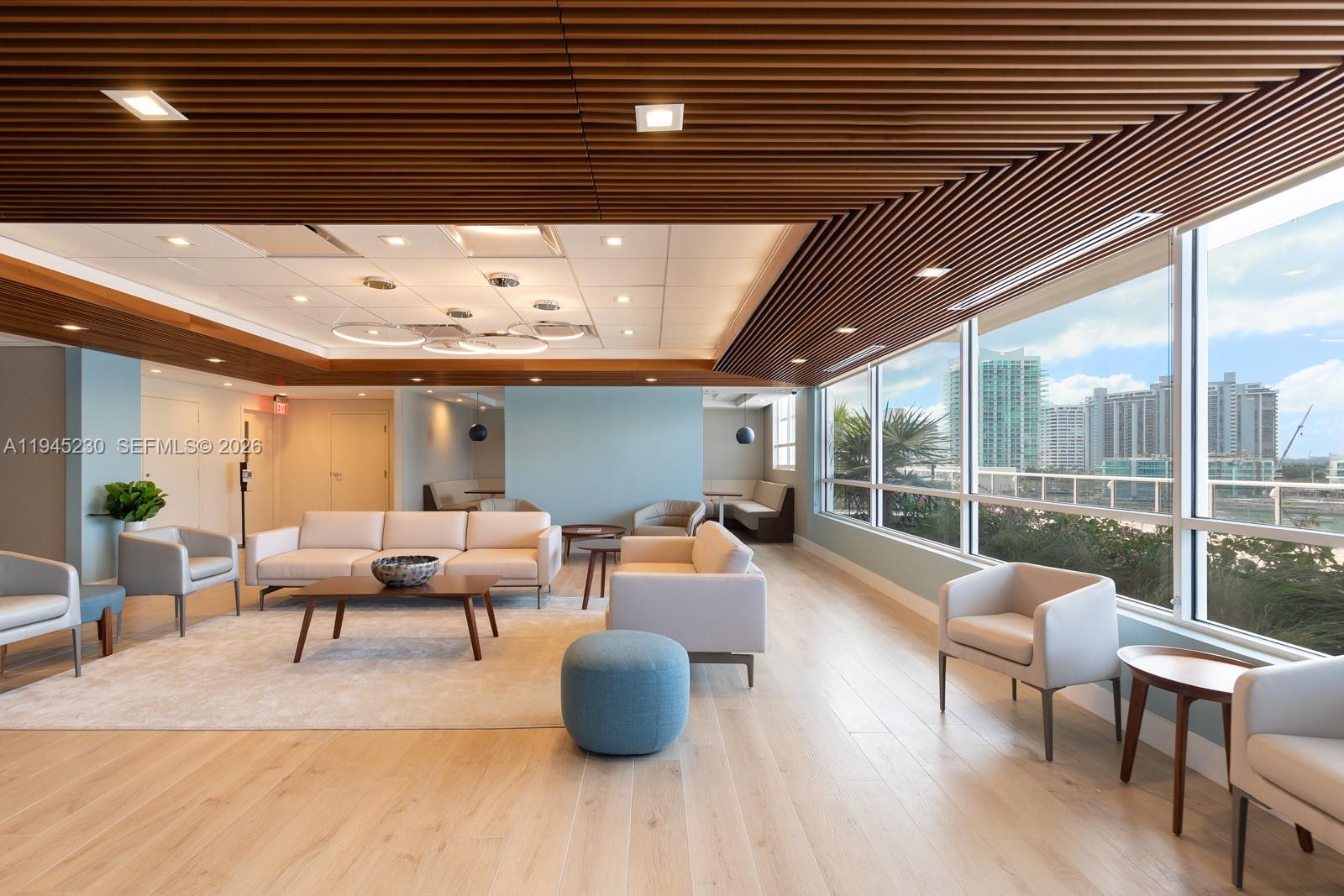 SUNSET HARBOUR SOUTH COND - Residential