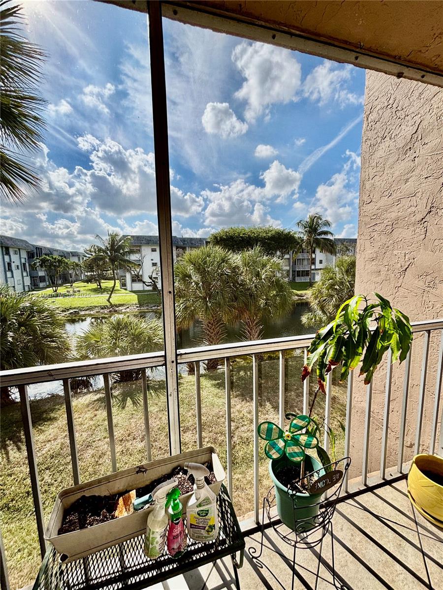 COUNTRY LANE CONDO #2 - Residential