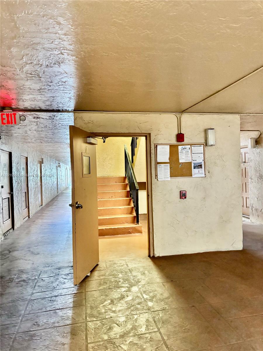 COUNTRY LANE CONDO #2 - Residential