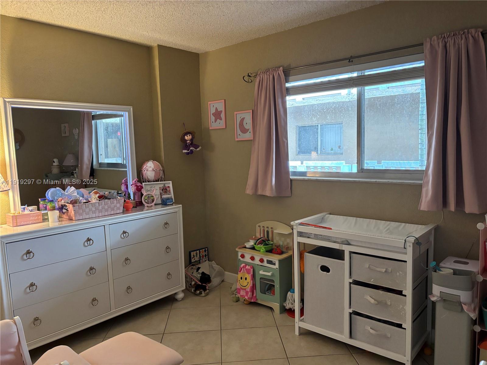 COUNTRY LANE CONDO #2 - Residential