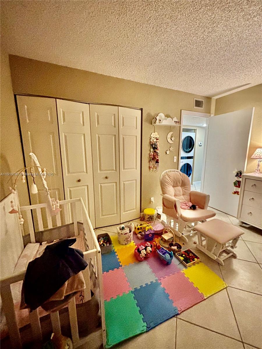 COUNTRY LANE CONDO #2 - Residential