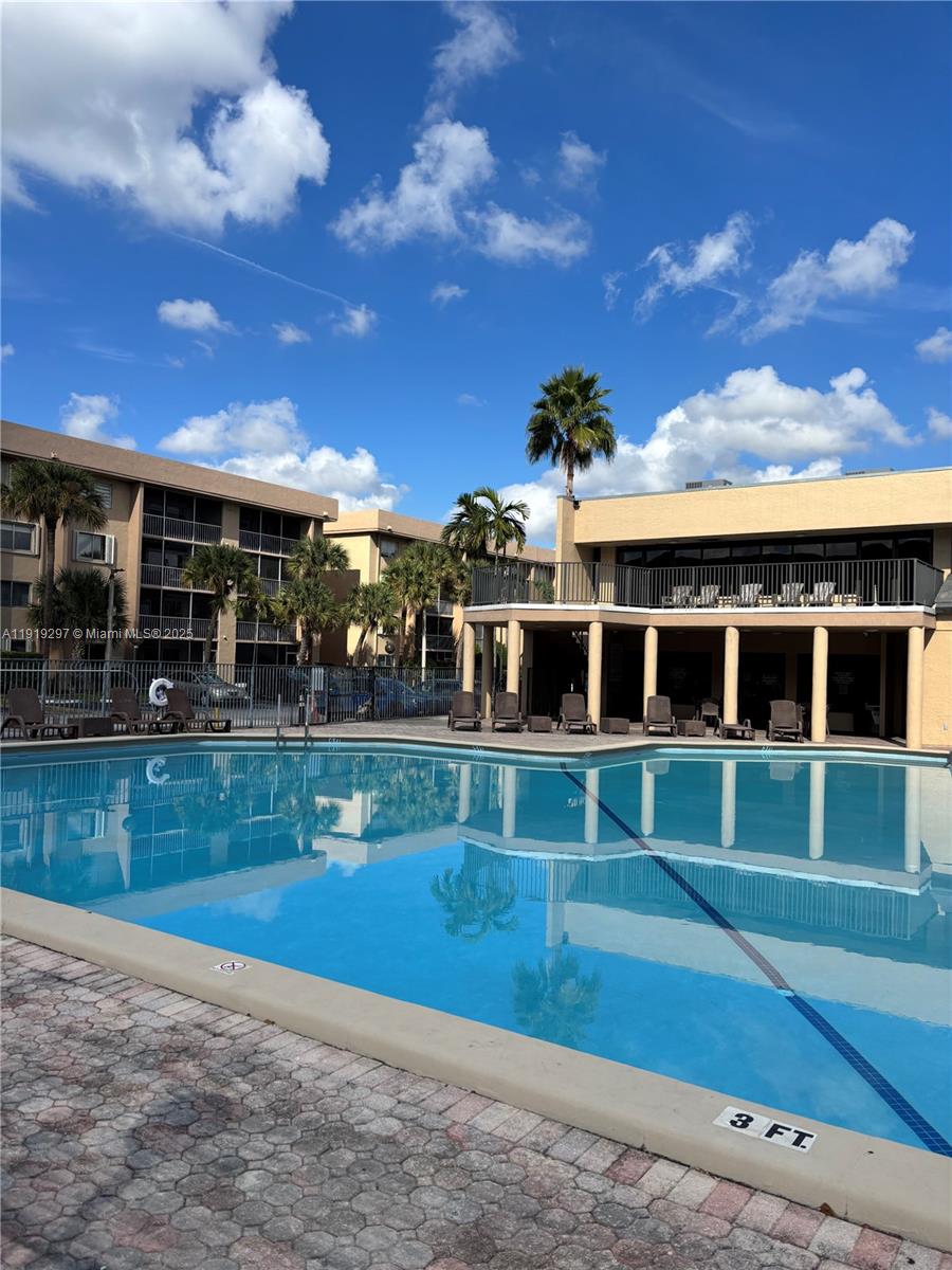 COUNTRY LANE CONDO #2 - Residential