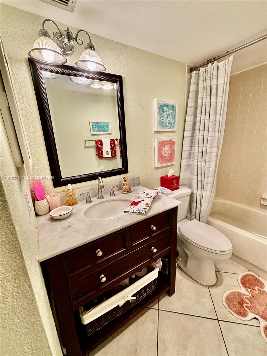 COUNTRY LANE CONDO #2 - Residential