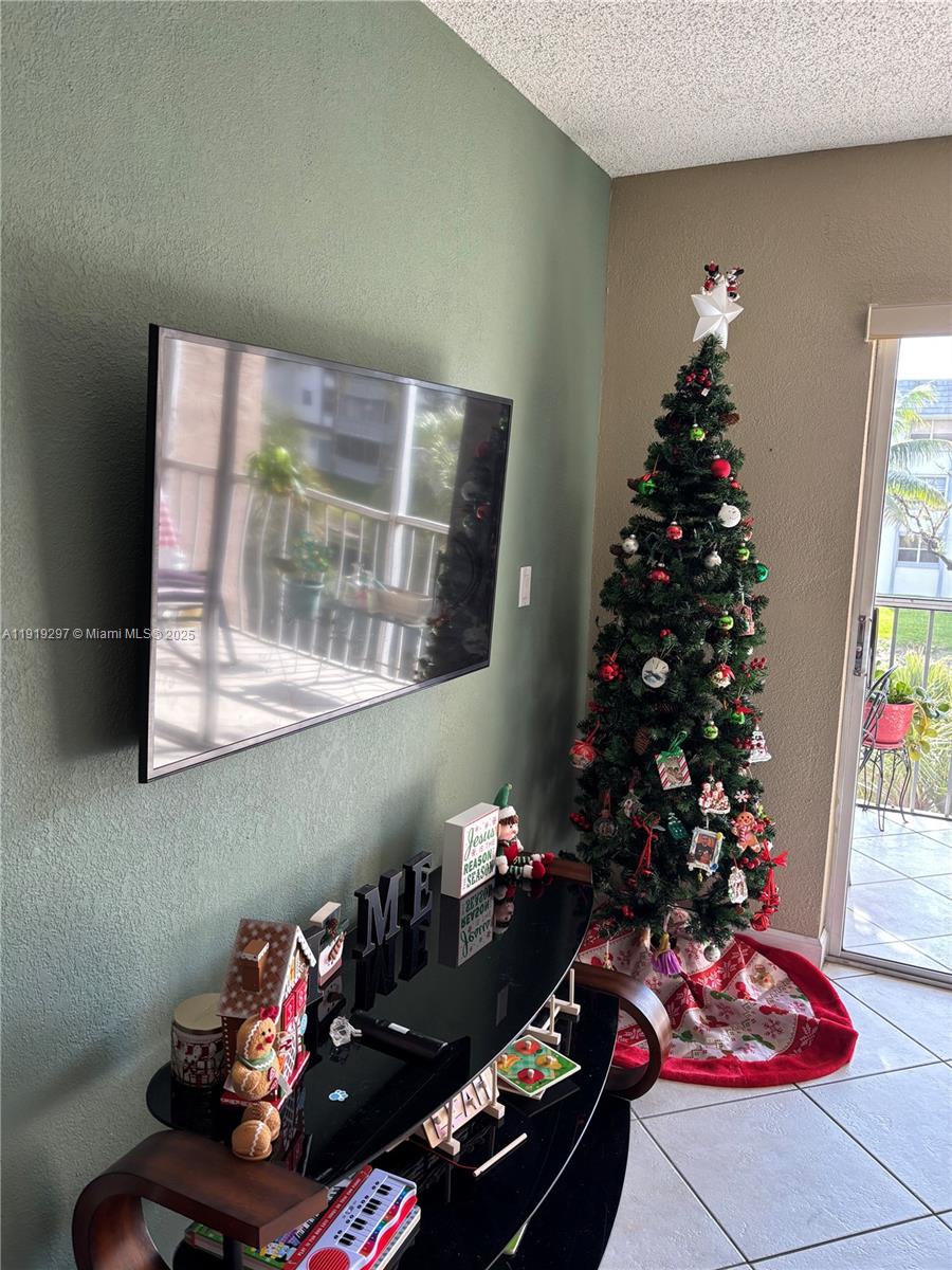 COUNTRY LANE CONDO #2 - Residential