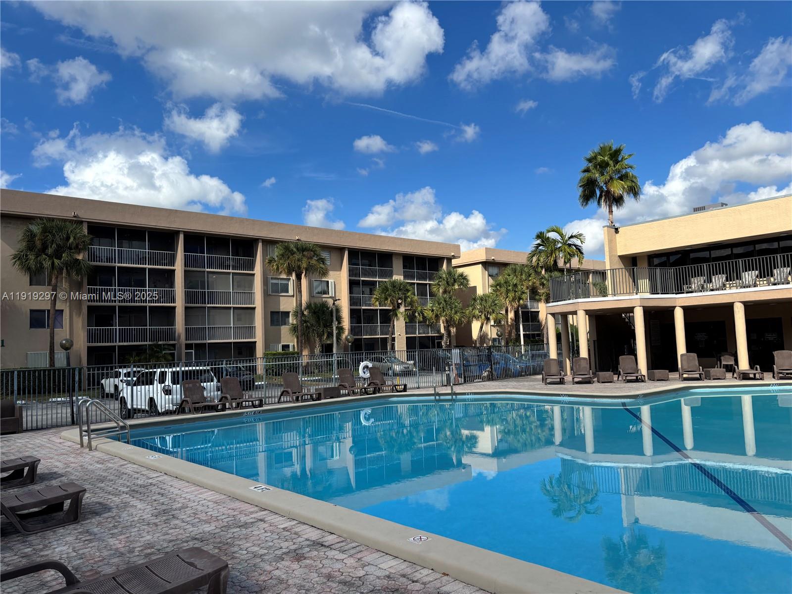 COUNTRY LANE CONDO #2 - Residential