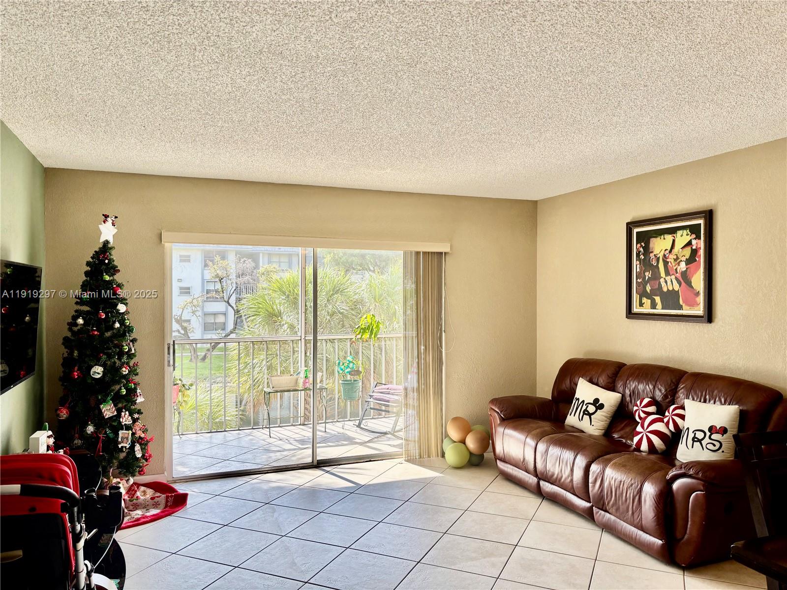 COUNTRY LANE CONDO #2 - Residential